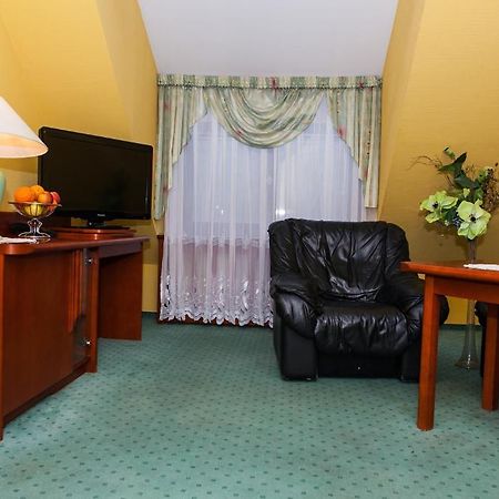 Hotel Rebajlo Piła Exteriör bild