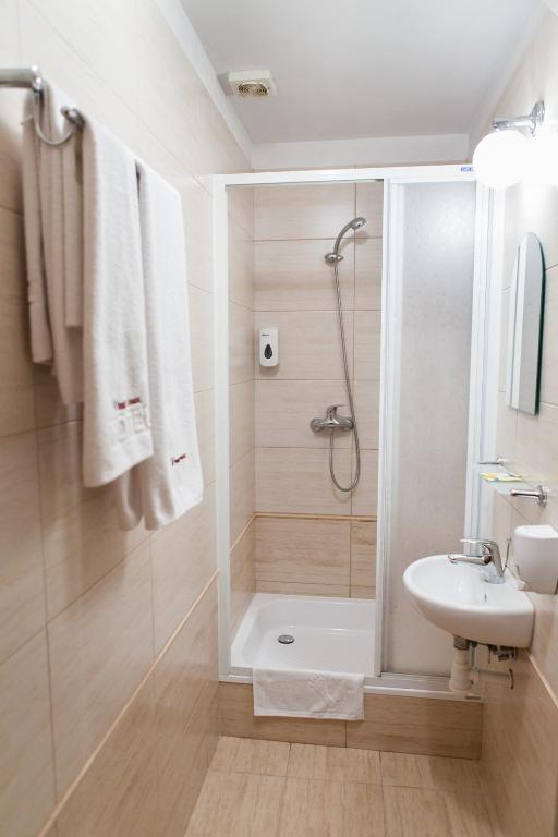 Hotel Rebajlo Piła Exteriör bild