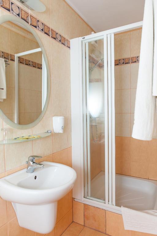 Hotel Rebajlo Piła Exteriör bild